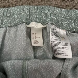 H&M green flowy shorts